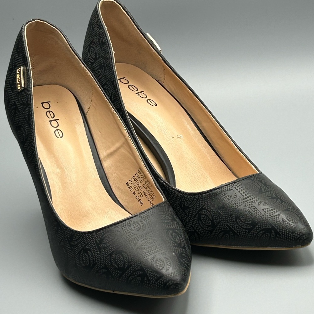 Bebe Sayde Black Logo Pointed Toe Pumps Size 7 NWOT